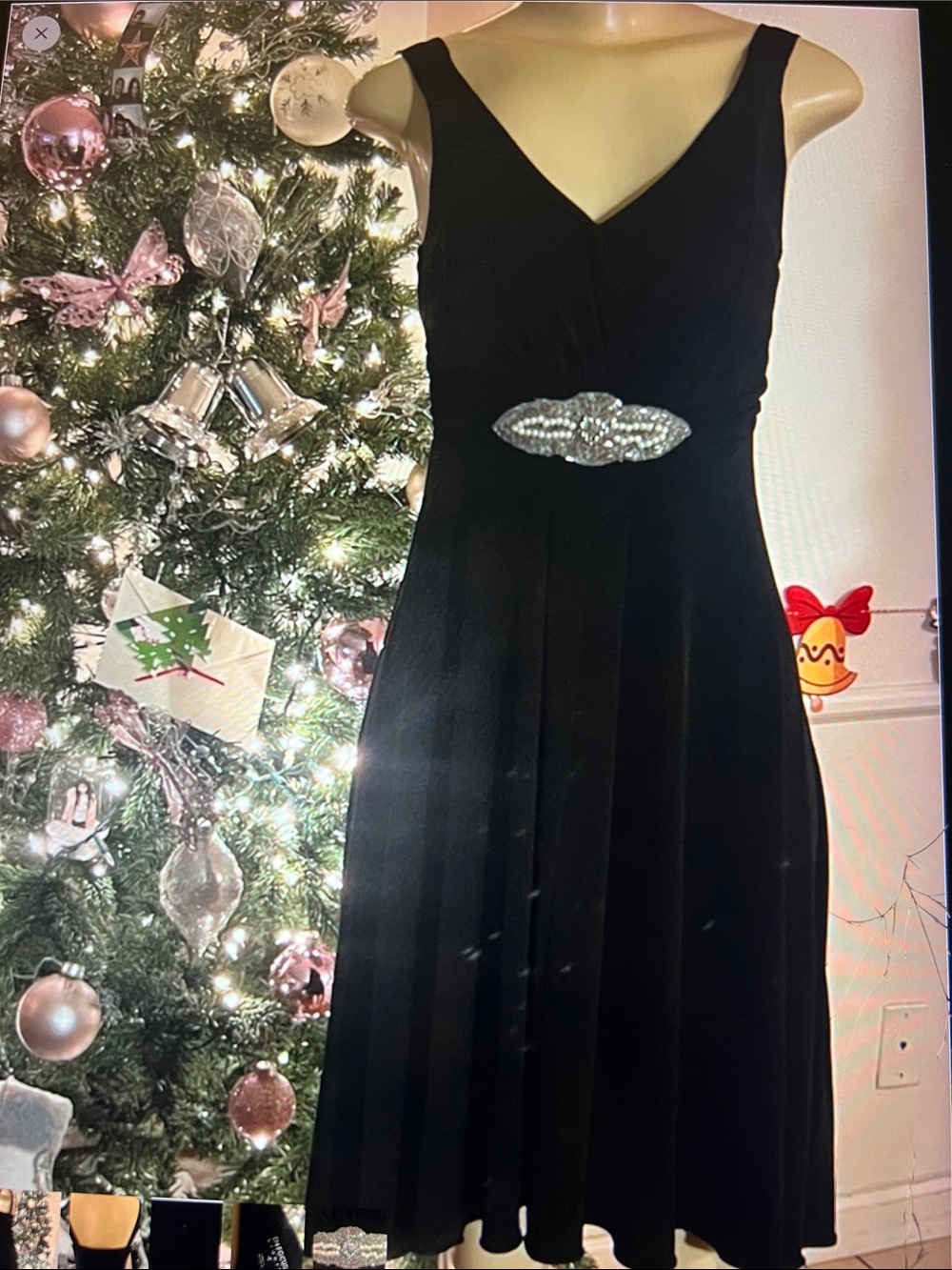 Elegant Black Sleeveless V-Neck Dress with Crystal Waist Accent